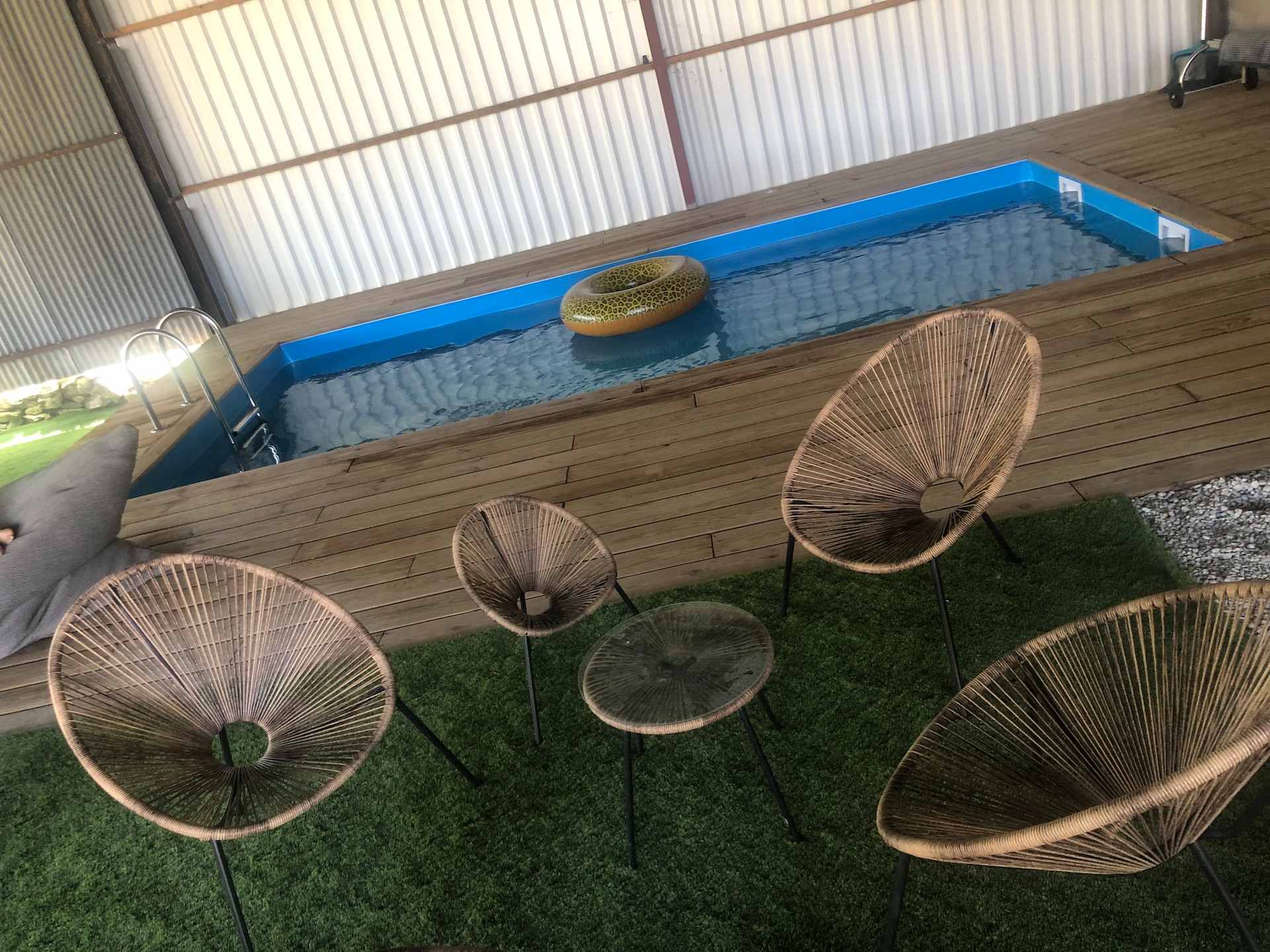 espace-piscine-detente-maison-d-hotes